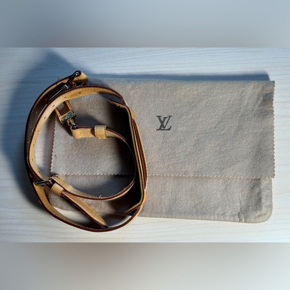 Louis Vuitton Accessories - LOUIS VUITTON LEATHER STRAP, crossbody/shoulder, with vintage LV dustbag